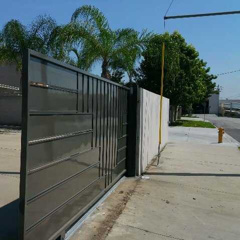 Modern Horizontal Ironwork 3